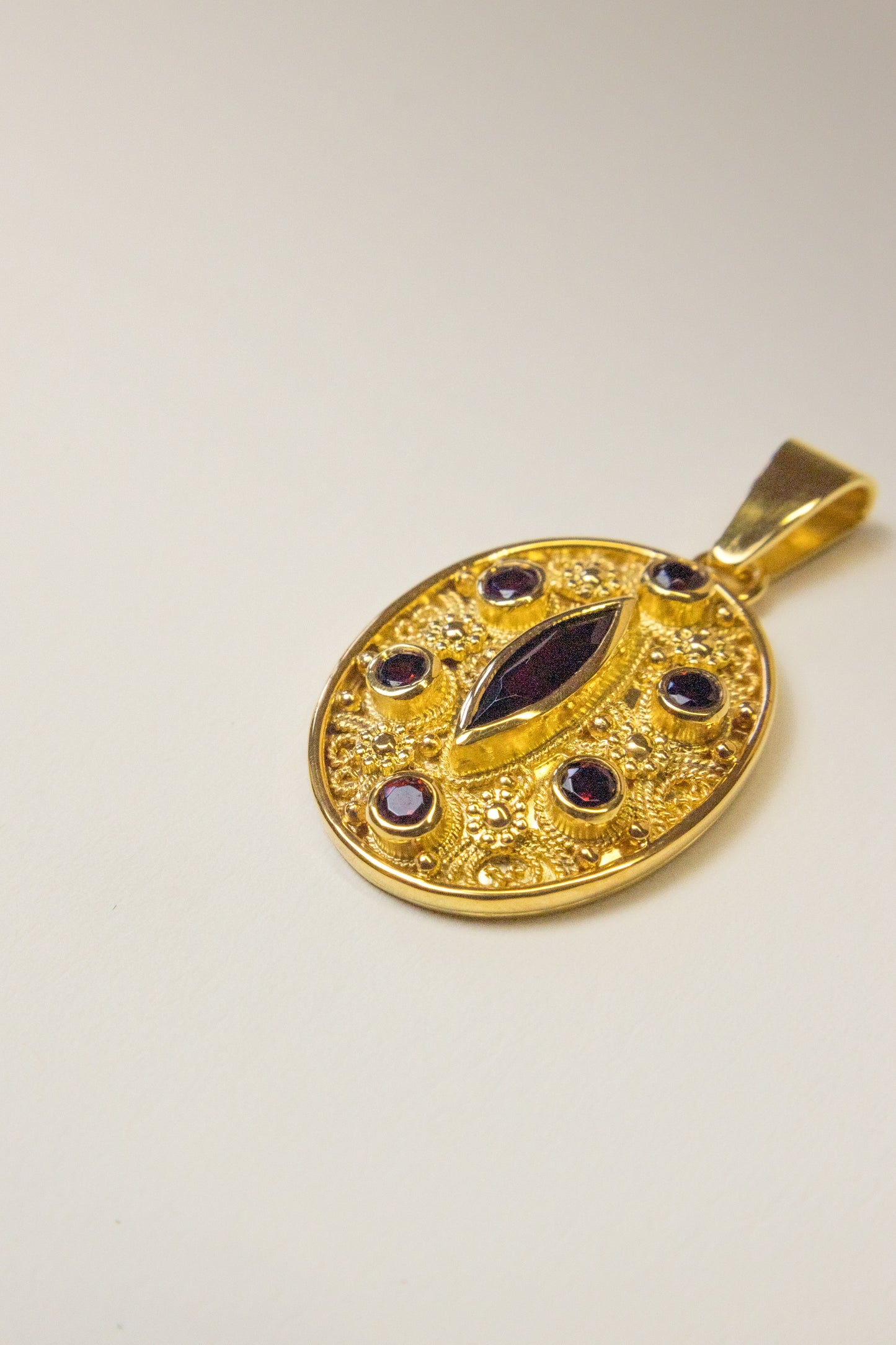 Brautschmuck Goldanhänger